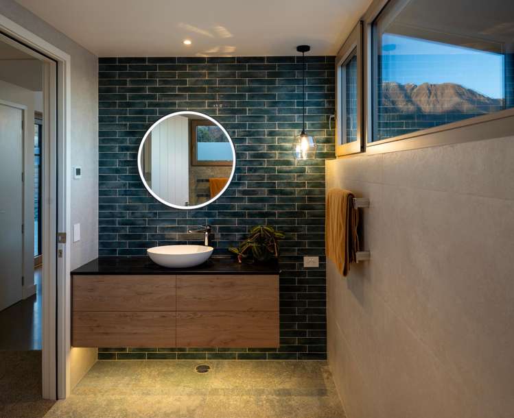 52 Suburb Street Queenstown Hill_9