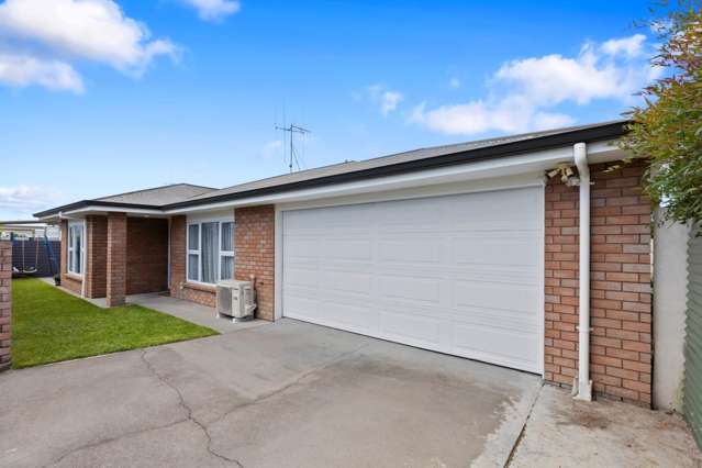 Checkmate on Queen - Brick Beauty Wins