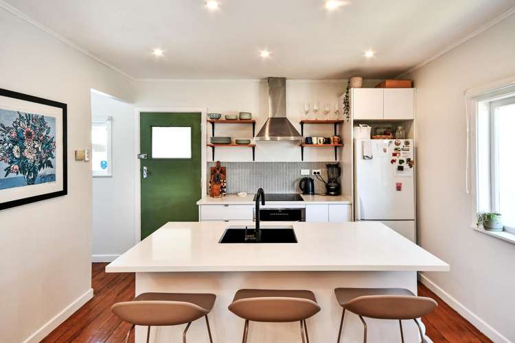 16 Olsen Avenue Hillsborough_10