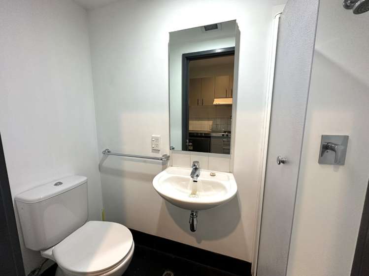 611/133 Beach Road 10015_4