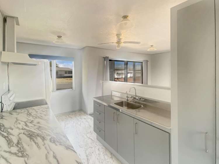 8 Wisely Place 10767_3