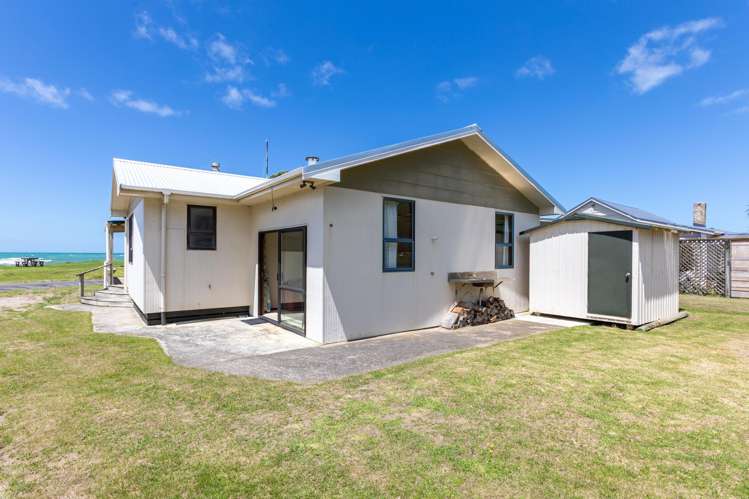 54 Akitio Esplanade Akitio_12