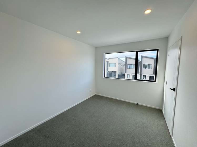10 Kiato Lane 10673_2