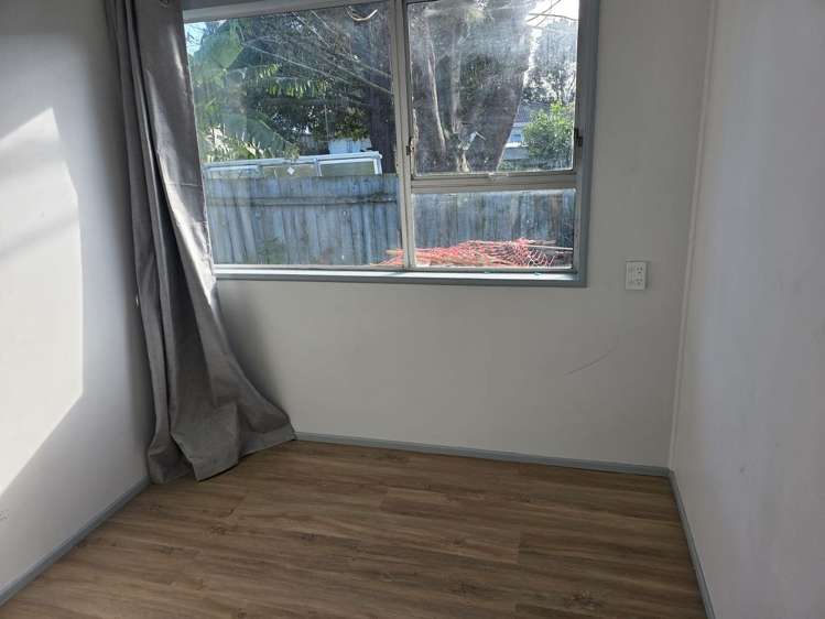 1/9 Slim Place Clendon Park_5