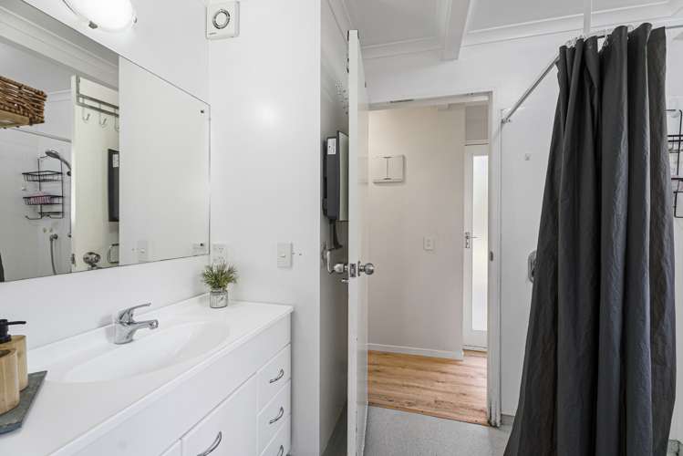 2 Melandra Road Stanmore Bay_22