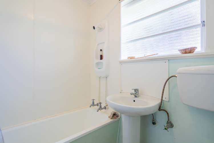 11 Adrian Grove Waikanae Beach_16