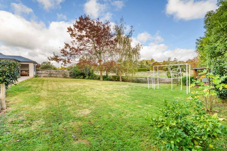 8 Almond Grove Feilding_17