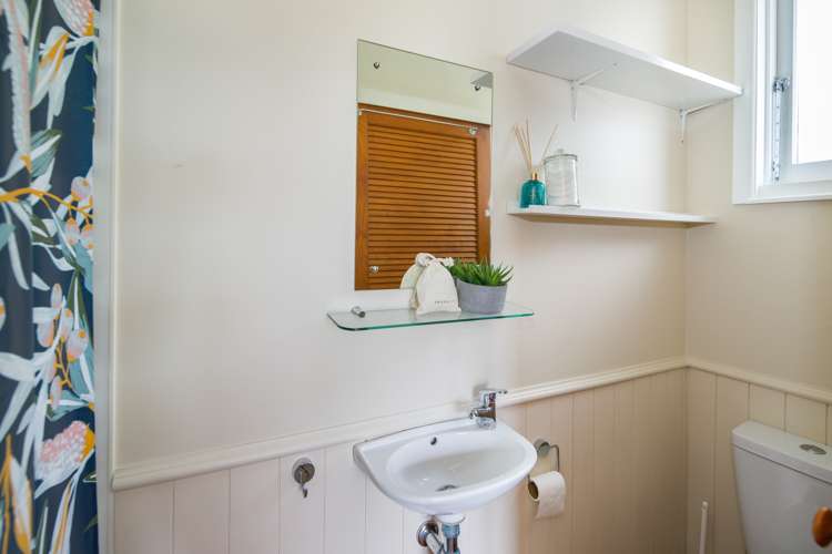 180 Sutherland Road Lyall Bay_11