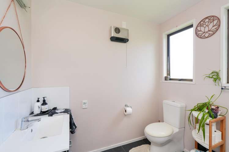 6 Allen Street Mataura_13