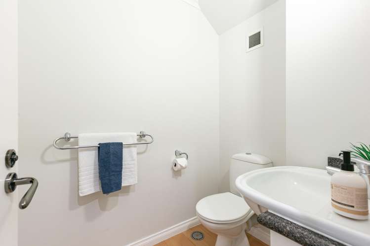 3.10/1 Queens Wharf Wellington Central_14