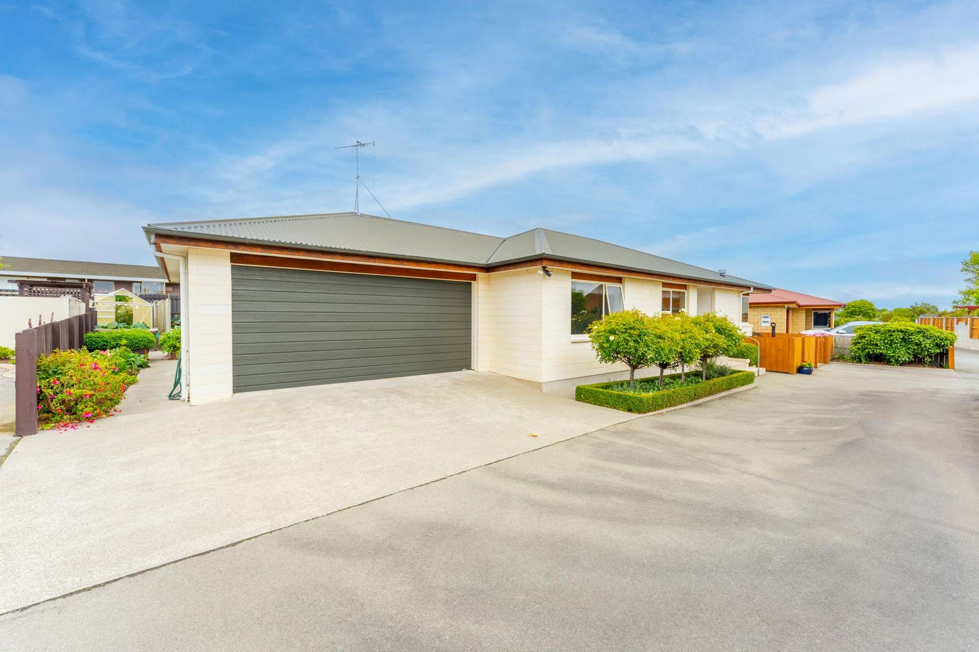 2B Chateau Close Gleniti_0