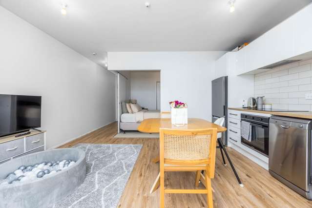 313/10 Flower Street Eden Terrace_2