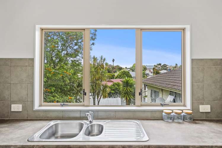 19b Landow Place (off Parrs Cross Road) Henderson_7