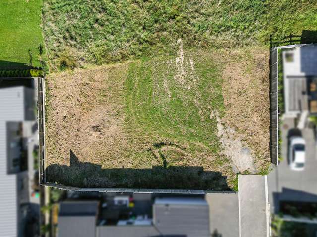 9 Roundhill Rise Cracroft_1