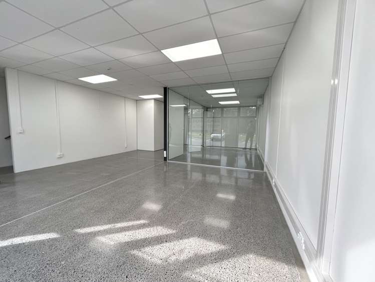 D24/930 Great South Road Penrose_1