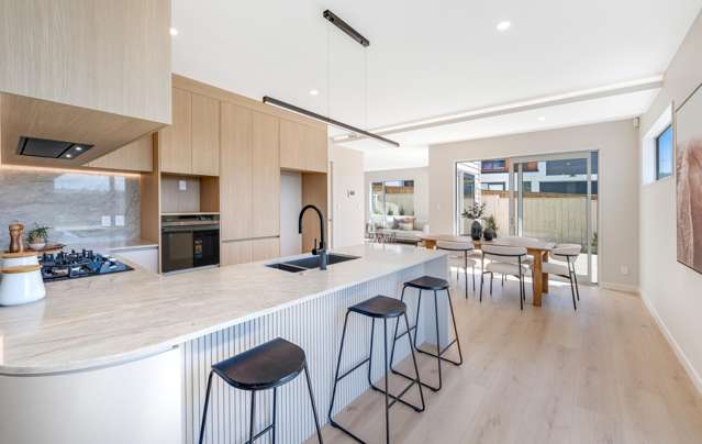 Sun-Drenched Modernity in Half Moon Bay