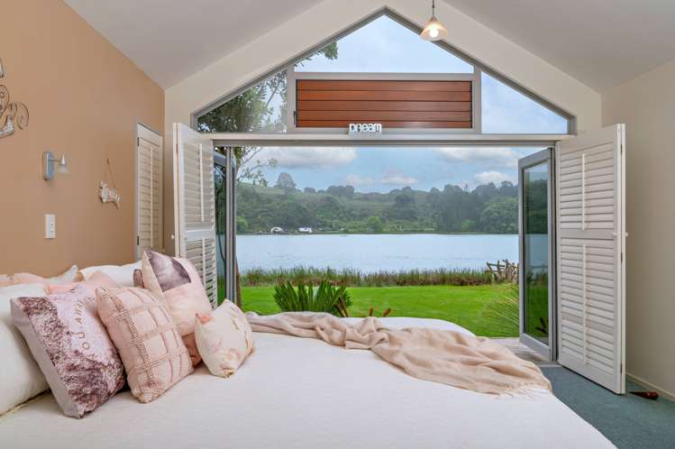 1 Ohakana Is Whakatane Surrounds_16