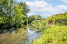 Artesian water, a river boundary and ample sheds