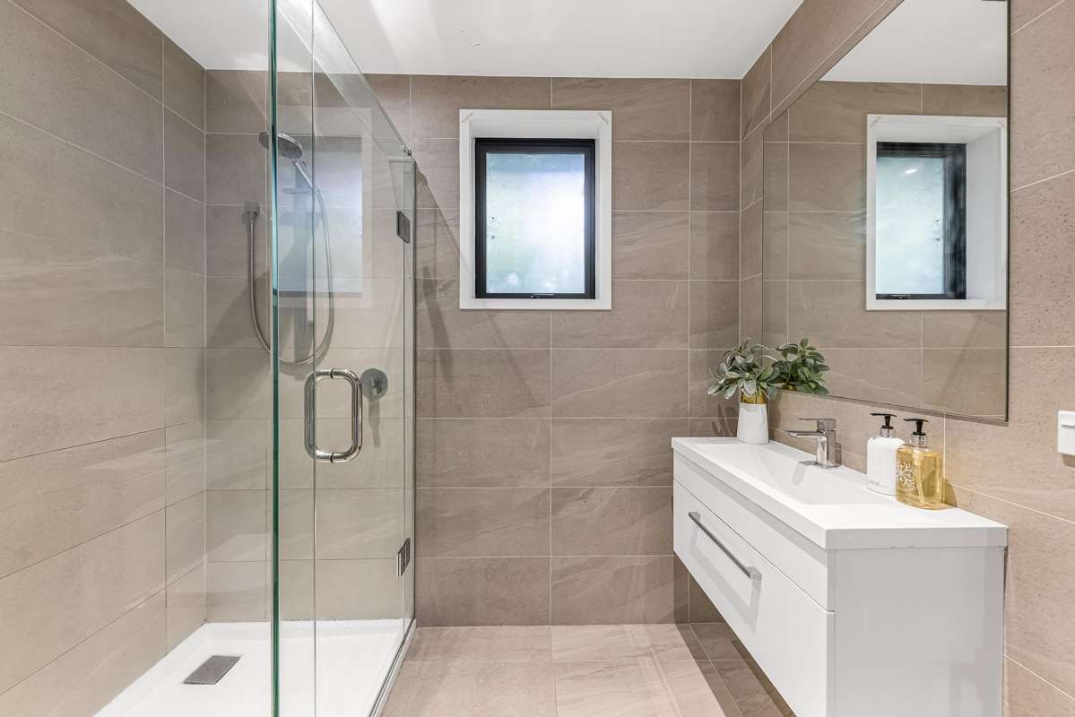 4/108-112 Unsworth Drive_3