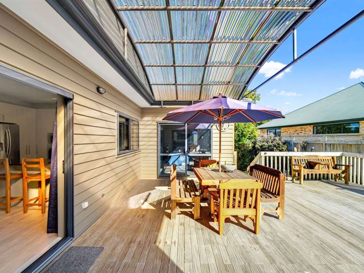23 Lithgow Drive Otamatea_12