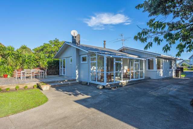 Versatile 1960s Charmer in Paraparaumu Beach