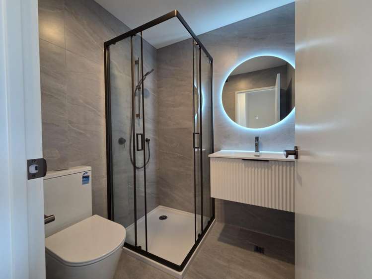 5/3 Firebrick Way 1626_9