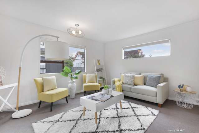 2/163 Queens Drive Lyall Bay_1