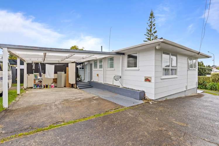 141 Edmonton Road Te Atatu South_15