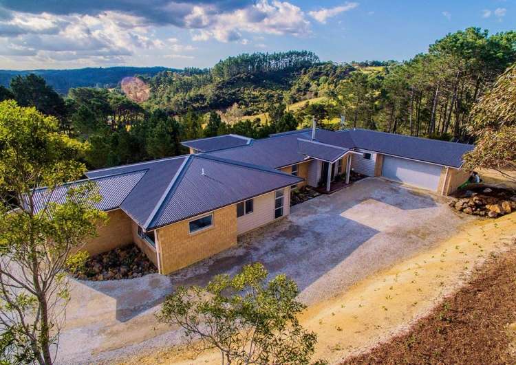 1233 East Coast Road Redvale_22