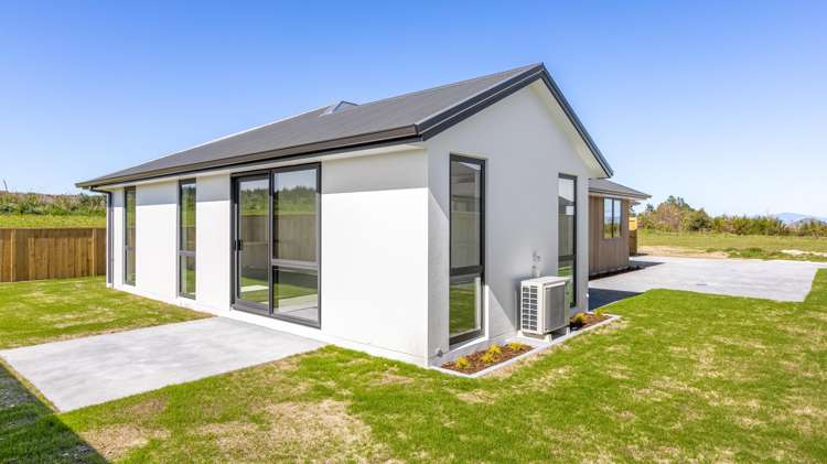 20 Wharariki Rise Wharewaka_10