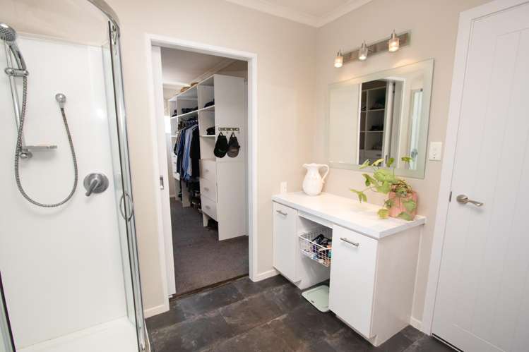 175 Middle Road Allenton_22