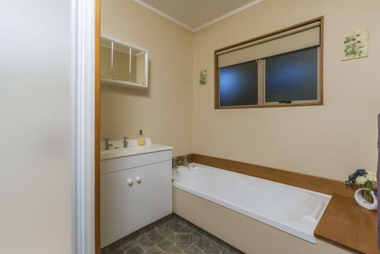 64 Olympus Way Richmond_6