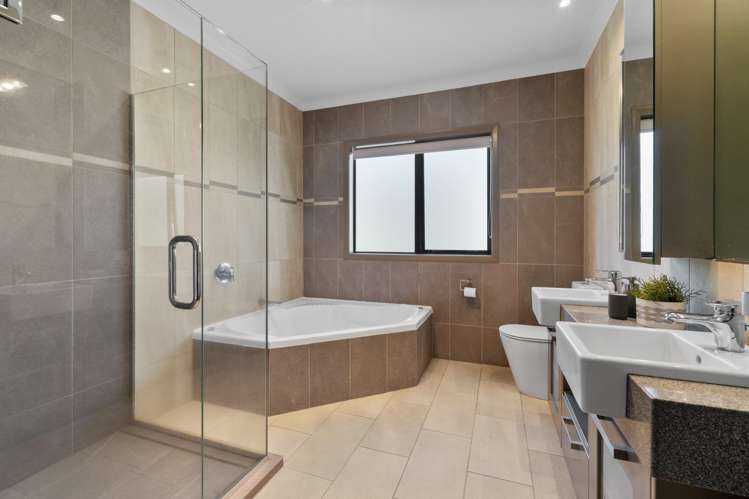 4 Glenoaks Rise Mellons Bay_16