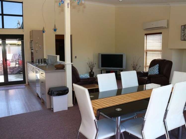 19 Hawk Hill Crescent Cooks Beach_1