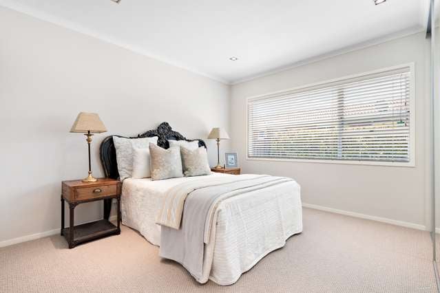 2/18 Whiteacres Drive Sunnyhills_4