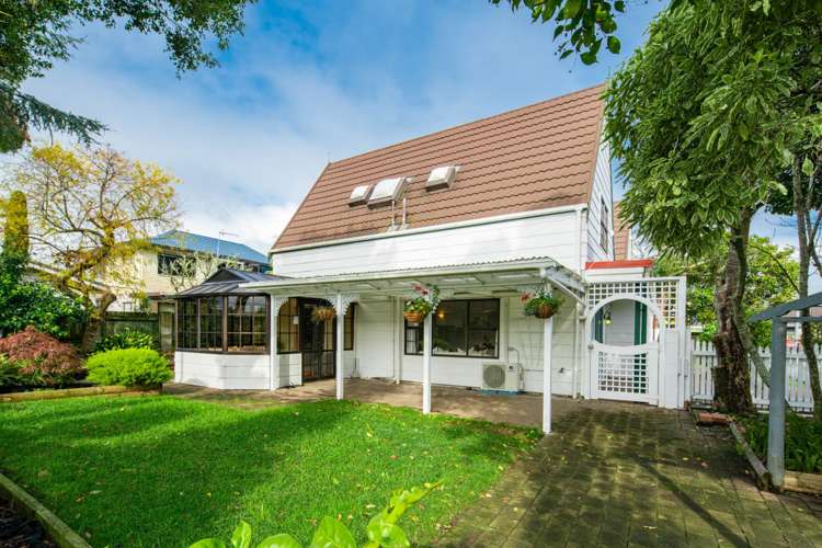 1/2 Kitewao Street Northcote_12