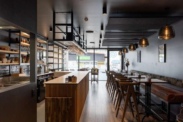 Shop 4, 1027 Ferry Road Ferrymead_3