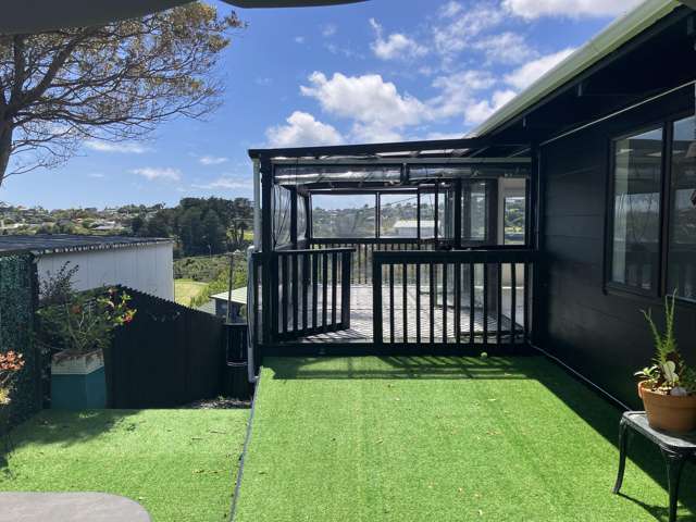 3 bedrooms plus in Sunny Stanmore Bay