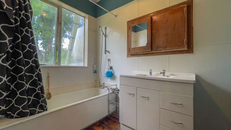 126 Ferry Road Kerepehi_8