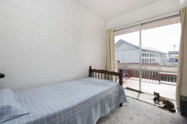 2/2 Seaview Terrace Mount Albert_14