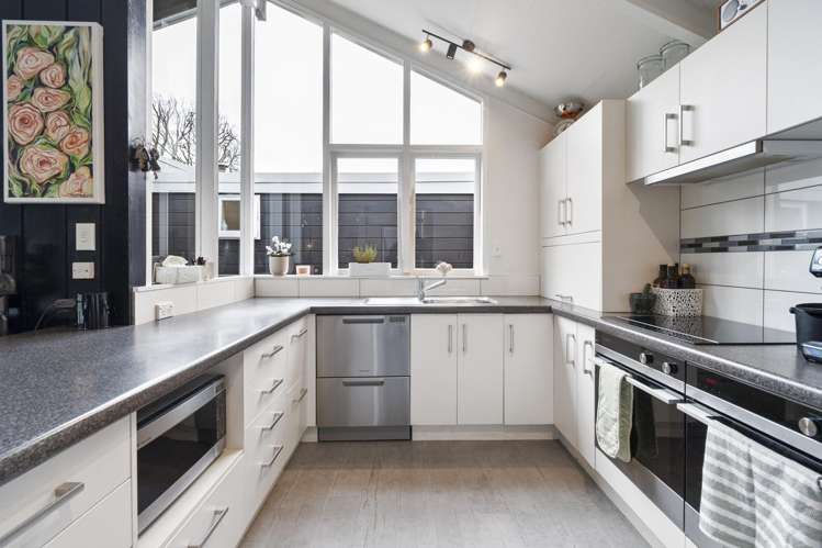 28 Moerangi Street West End_12