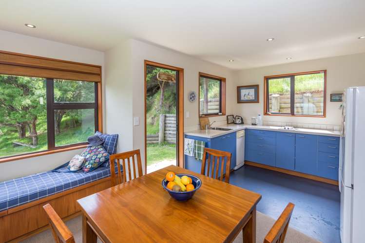 6528 Christchurch Akaroa Road Takamatua_19