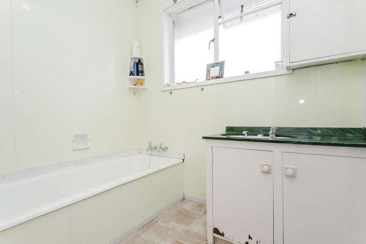 30 Waldron Crescent Green Island_12