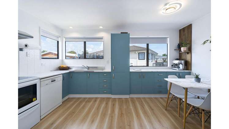 2/221 Waitemata Drive_0