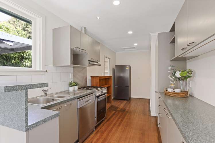 160 Emmett Street Shirley_6