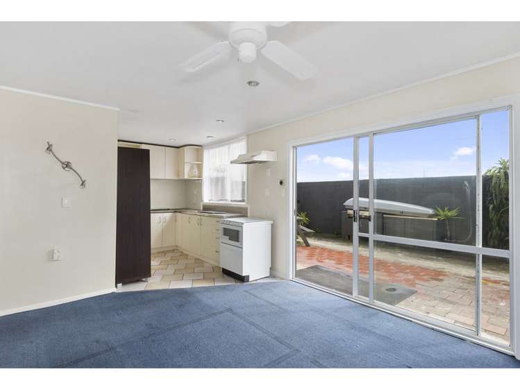 22 Wroughton Crescent Otara_15