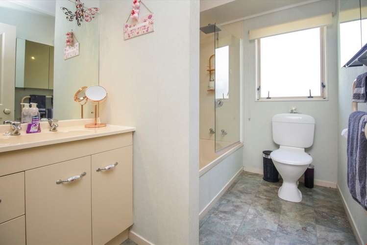 14 Lasque Place Glen Eden_10