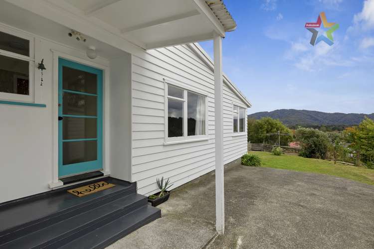 5 Tyrone Grove Wainuiomata_13