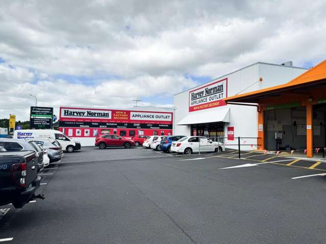 Prime Retail Space on Apirana Avenue