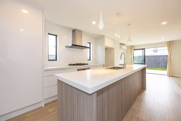 6 Henry Lloyd Place Silverdale_6